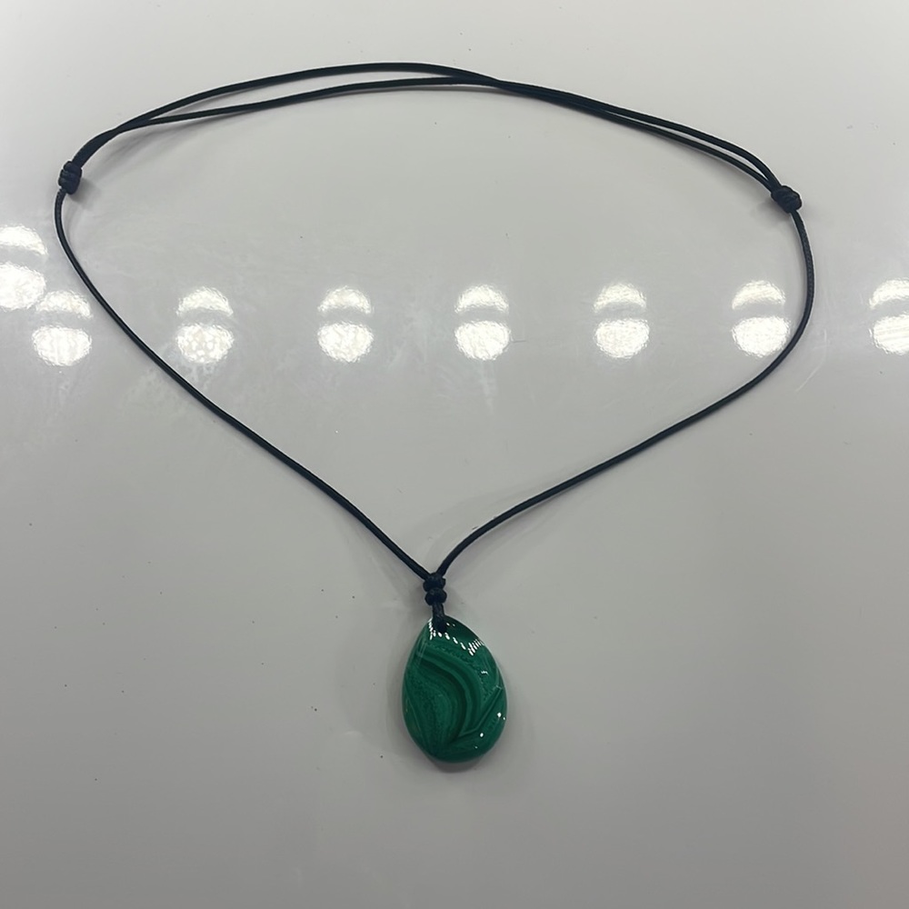 Green Malachite Pendant with adjustable black strap, wear long or as choker - Picture 4 of 6